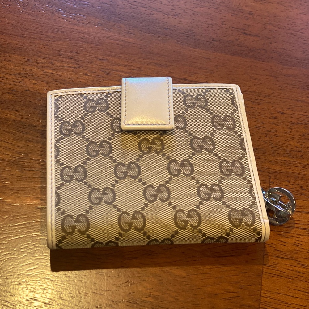 Authentic GUCCI GG French Wallet - white